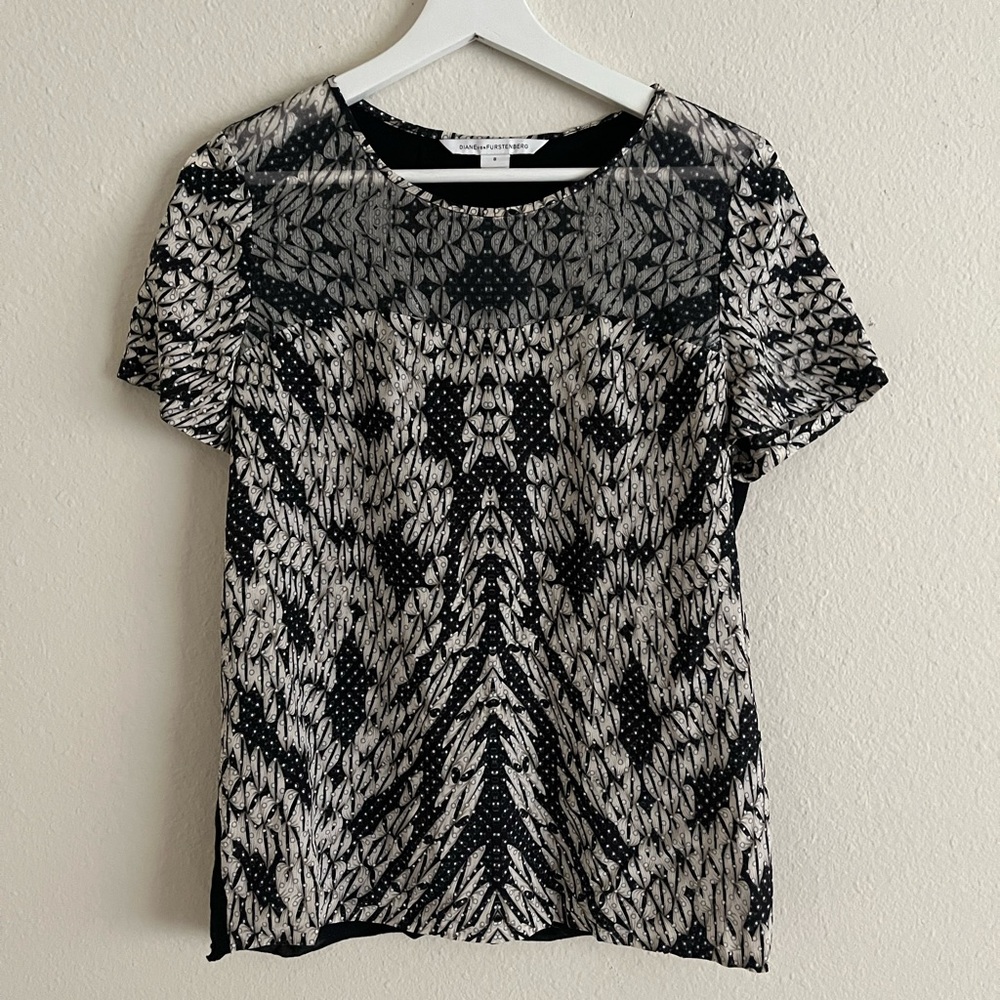 Diane Von Furstenberg Silk Patterned Short Sleeve Top